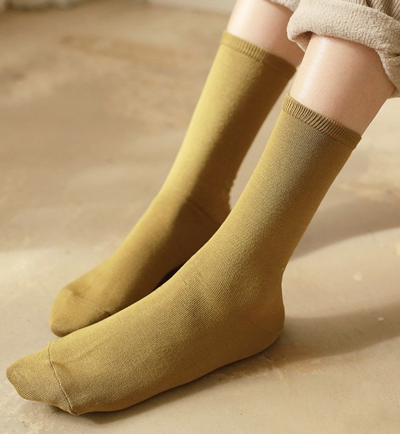 韓國多色款柔軟素面中長襪
