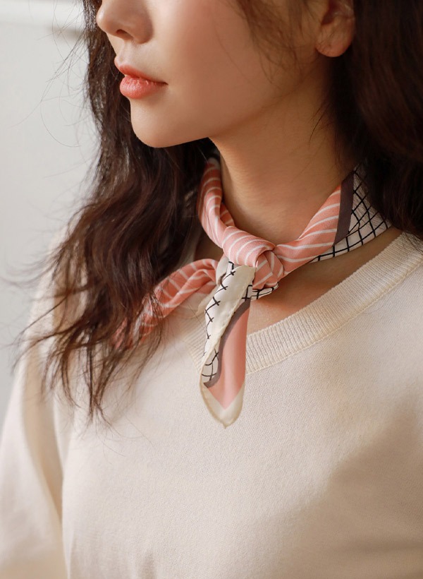 韓國多色款線條元素方形領巾